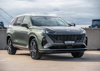 MG QS Essence vs Toyota Kluger GX: Spec battle