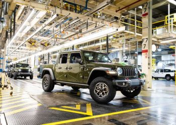 Ram Confirms Midsize Dakota Pickup Will Be Built Alongside Jeep Gladiator