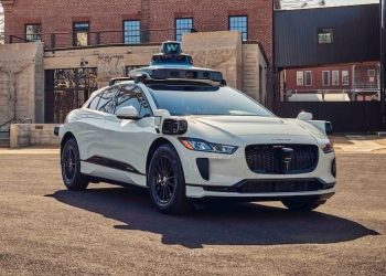 Google’s autonomous robotaxi drives passengers into police standoff