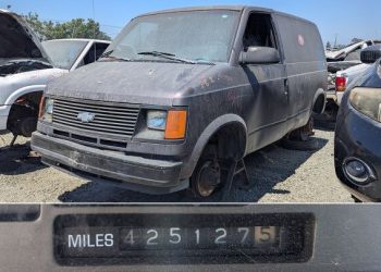 Junkyard Find: 1991 Chevrolet Astro Cargo Van with 425,127 miles